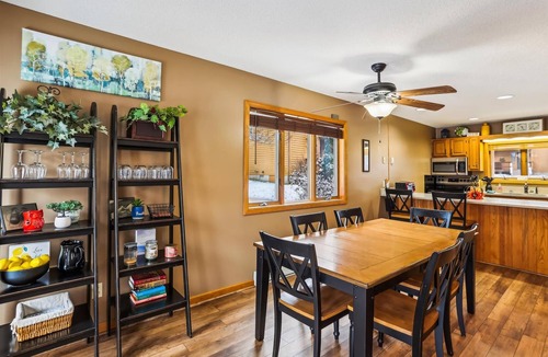 Davis Condo | Charming mountain condo offers it all. Welcome Duncan's Den!