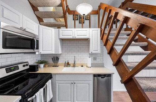 Mount Adams Apartment | Charming Mt. Adams 1BR in Prime Location!