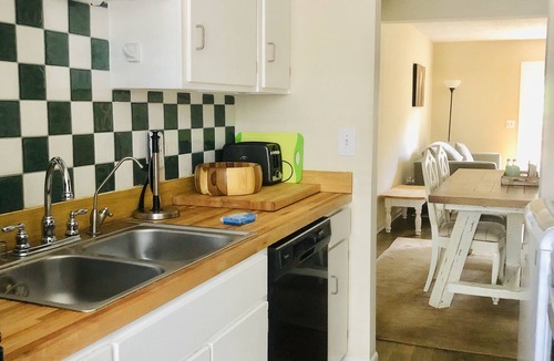 Mount Pleasant House | Charming Mt. Pleasant Townhome - pet friendly with parking & free WiFi