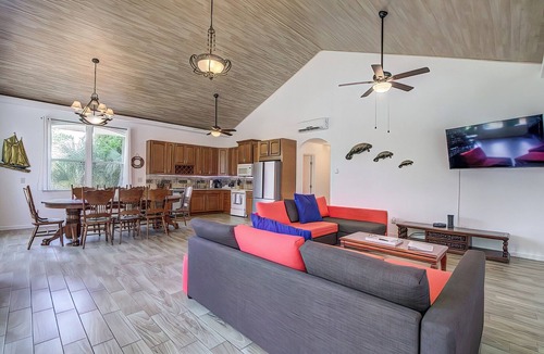 Crystal River House | Charming Nature Coast Bungalow in Crystal River