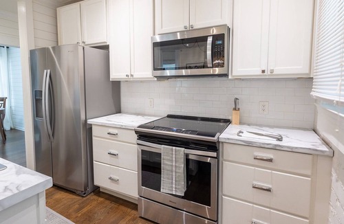Navy Point House | Charming Navy Point Bungalow Walk to the Bay Near NAS & Downtown