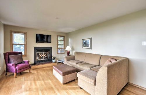 Neenah House | Charming Neenah House w/Porch on Lake Winnebago!