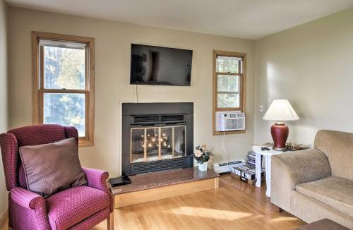 Neenah House | Charming Neenah House w/Porch on Lake Winnebago!