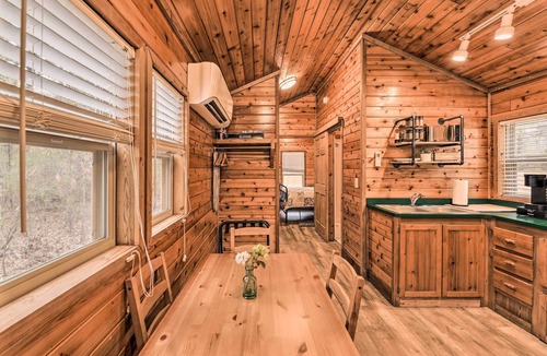 New Bern Cabin | Charming New Bern Log Cabin - Pets Welcome!