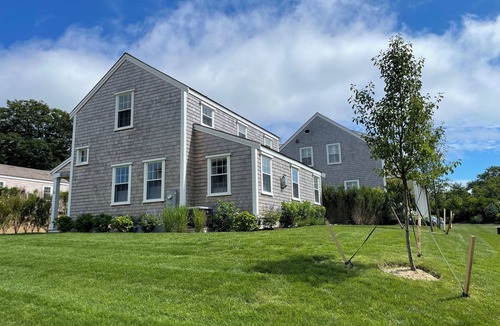 Nantucket Town Cottage | Charming new construction 4br cottage in town