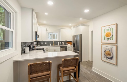 Delaware House | Charming, Newly Renovated Home, Walk to Downtown Delaware