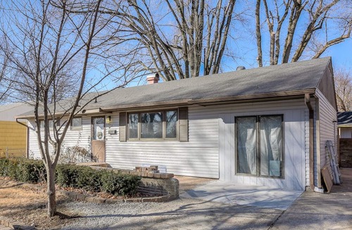 Raytown House | Charming Newly Renovated 3 bedroom Home- close to Major Kansas City attractions