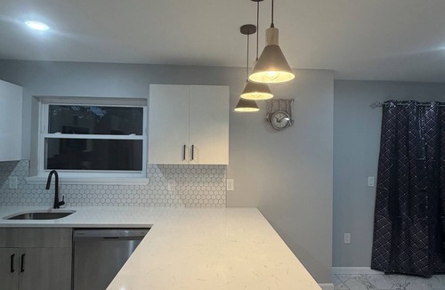 Newark House | Charming Newly updated 3-bedroom 2 bathroom house with laundry,wifi in Newark NJ