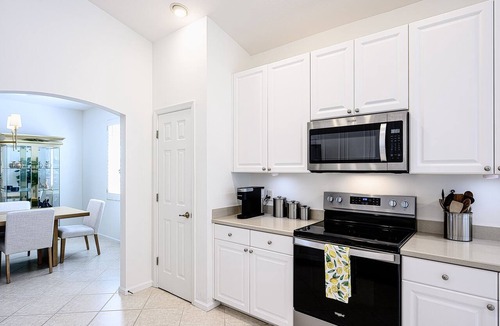 North Naples Condo | Charming North Naples Condo in Gated Community - 5 min from beach