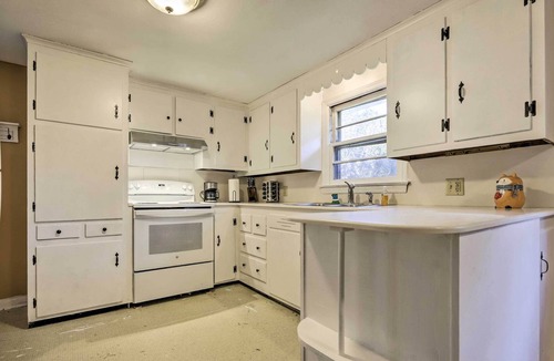 Versailles House | Charming Norwich Home ~ 7 Mi to Mohegan Sun!
