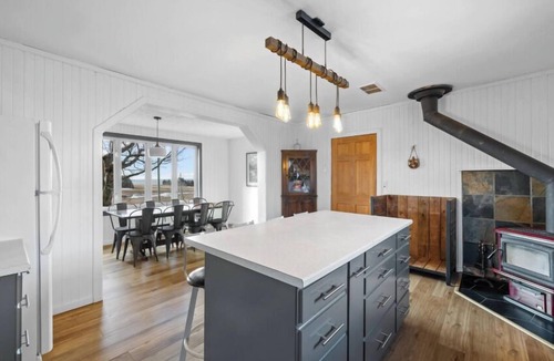 Canoe Cove House | Charming Oceanview Farmhouse Close to Canoe Cove Beach & Victoria-by-the-Sea