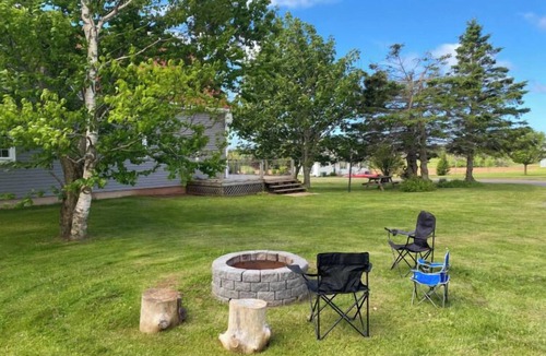 Canoe Cove House | Charming Oceanview Farmhouse Close to Canoe Cove Beach & Victoria-by-the-Sea