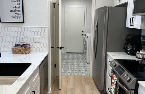 East Oak Hill House | Charming Oak Hill Bungalow/Family Friendly - Quiet Neighborhood