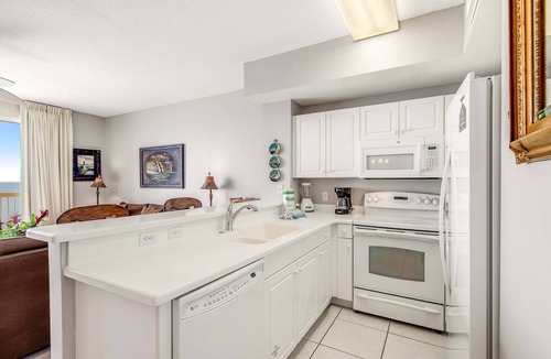 Miramar Beach Condo | Charming oceanfront condo w/Gulf view, shared pools & hot tub, & beach access