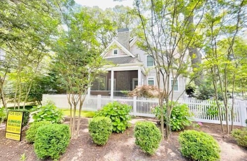 The Pines House | Charming Ocean Block Home in The Pines – Walk to Everything, Private Baths!