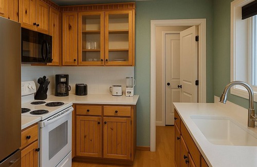 Bremerton Cottage | Charming ocean view - hot tub - pet friendly