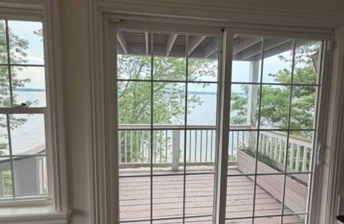 Riverside House | Charming Oceanfront Beach House in East Providence