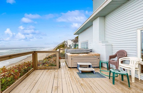 Gleneden Beach House | Charming Oceanfront Two Story Home Private Hot Tub Deck Gas Grill and Views