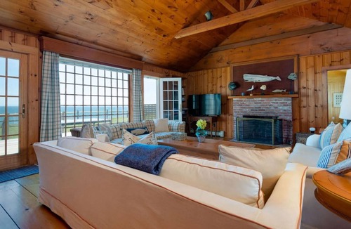 Siasconset House | Charming Oceanfront Cottage - 8 Minute Walk to Sankaty Head Lighthouse