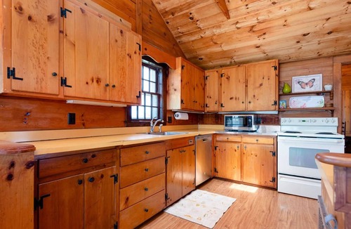 Siasconset House | Charming Oceanfront Cottage - 8 Minute Walk to Sankaty Head Lighthouse