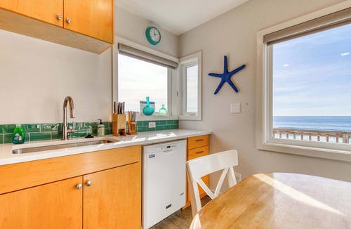 Oceanside House | Charming Oceanfront Getaway with Gorgeous Water Views and Easy Beach Access