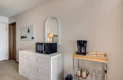 Neskowin House | Charming oceanfront studio with easy beach access and stunning ocean views