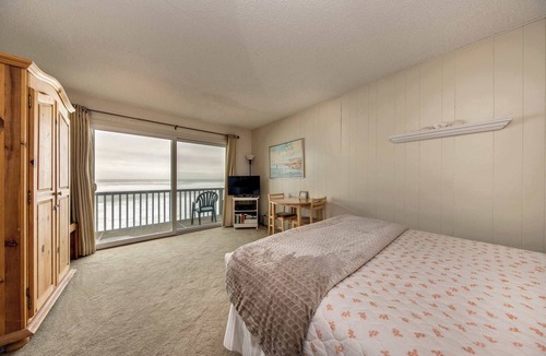Neskowin House | Charming oceanfront studio with easy beach access and stunning ocean views
