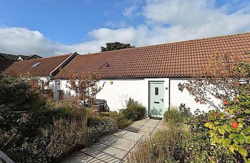Gilmerton House | Charming Old Cottage for Share, Cosy Double Room with 2 Single Bed