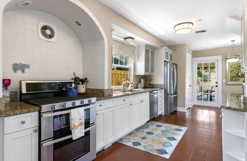 Old Northwood House | Charming Old Northwood Home ~ 3 Mi to Beach!