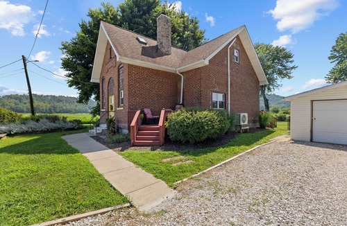 Martinsville House | Charming old schoolhouse in a rural setting between Bloomington and Indianapolis