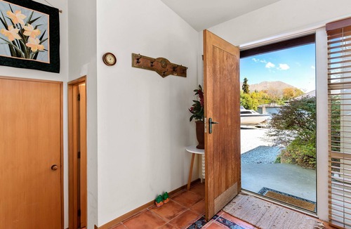 Wanaka Cottage | Charming on Cherry - Wanaka Holiday Home