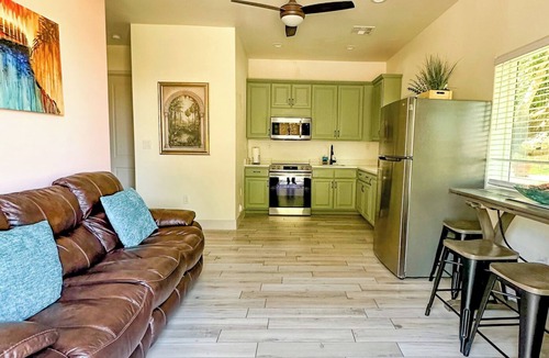 Glendale Apartment | Charming one-bedroom 1.5-bath guesthouse with fully equipped kitchen in Glendale