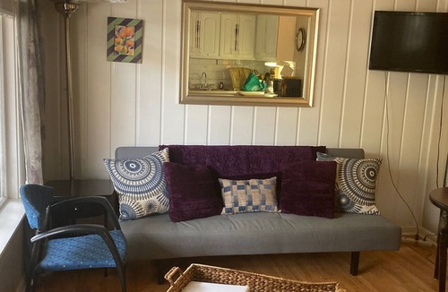 Klickitat Apartment | Charming One Bedroom Apartment In Town