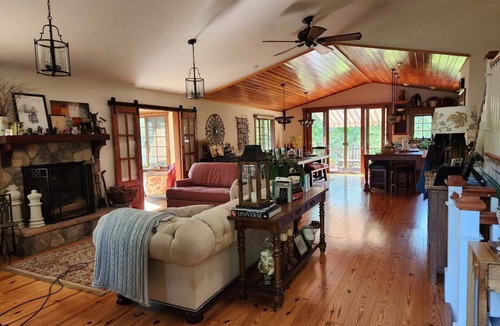 Green Brook House | Charming Park Like Mountain 3-bedroom house in Green Brook Township, N.J. w/AC