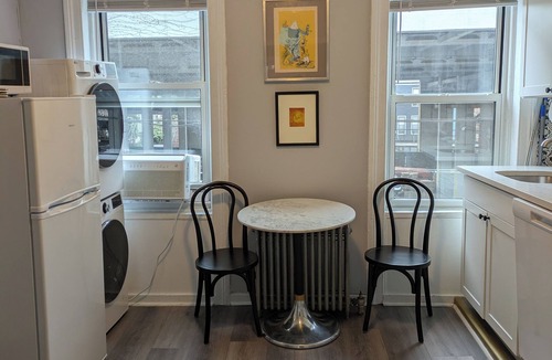 Gowanus Apartment | Charming Park Slope/Gowans 2 bedroom. F, G and R stop on same block.