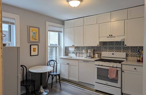 Gowanus Apartment | Charming Park Slope/Gowans 2 bedroom. F, G and R stop on same block.