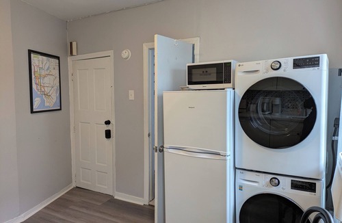 Gowanus Apartment | Charming Park Slope/Gowans 2 bedroom. F, G and R stop on same block.
