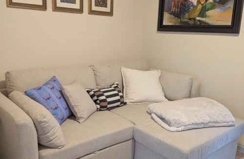 Gowanus Apartment | Charming Park Slope/Gowans 2 bedroom. F, G and R stop on same block.