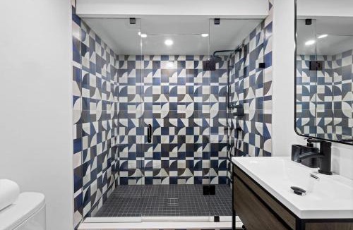 Parkdale Apartment | Charming Parkdale Apt Private Patio Sleeps 4