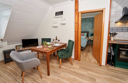 Ulmen Apartment | Charming Parlor, Eifel near Nürburgring - for 2-4 People near Lake & Castle-Ruin