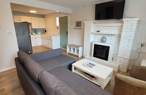 Saanichton House | Charming Peninsula Guest Suite