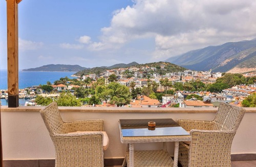 Kas Apartment | Charming penthouse with terrace with AC in Kas