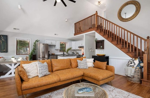 Colington House | Charming Pet Friendly Bungalow!