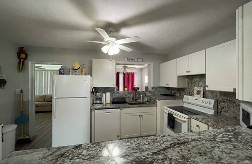 Ellinor Village House | Charming Pet Friendly Beach House! Quiet neighborhood, Steps away from the beach