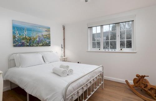South Leigh House | Charming Pet-Friendly Family Cottage in Eynsham - Pass the Keys
