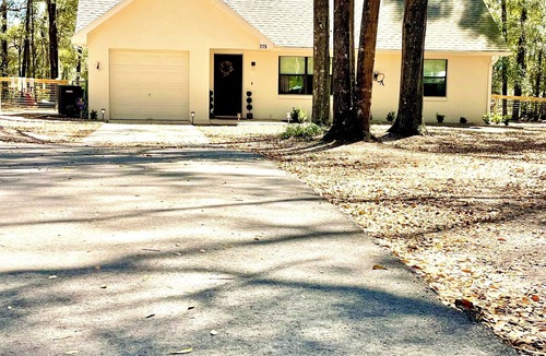 Fellowship House | Charming, Pet-Friendly Retreat - 4min to WEC with fenced in yard + camper setup