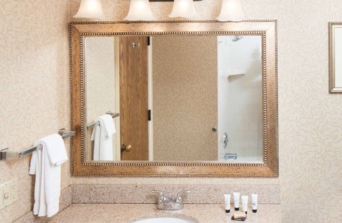 Downtown Hotel | Charming & Pet-Friendly Suite Close to Old Town Eureka’s Victorian Charm