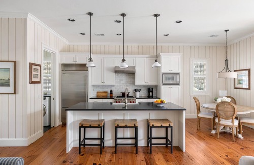 Palmetto Bluff House | Charming Pet-Friendly Cottage, great location near Wilson Lawn & Racquet Club