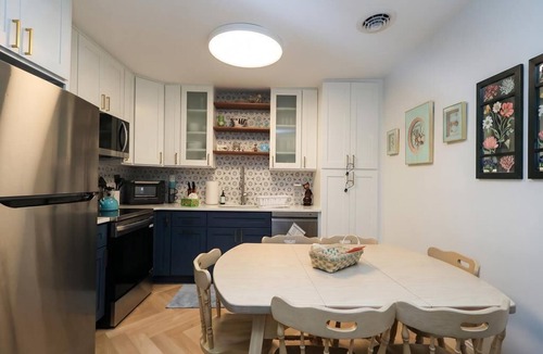 Village Green House | Charming Pet Friendly Quad - Village Green