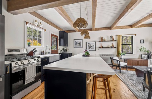 Mendocino Cottage | Charming Pet-Friendly Cottage in Beautiful Coastal Mendocino with Wi-Fi